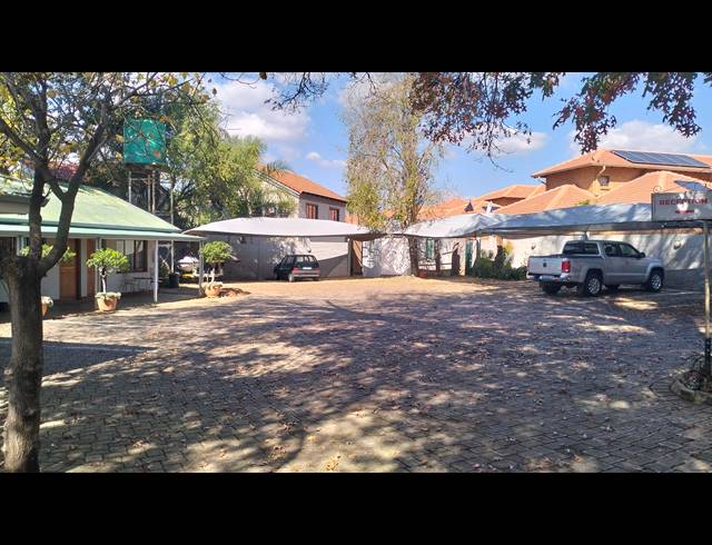 985M² GUESTHOUSE FOR SALE IN EQUESTRIA